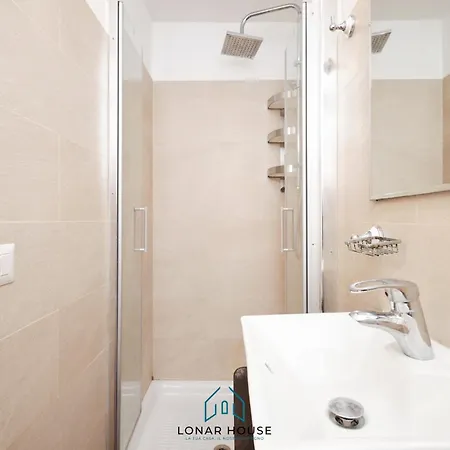 Daire Lion Renting Colosseum